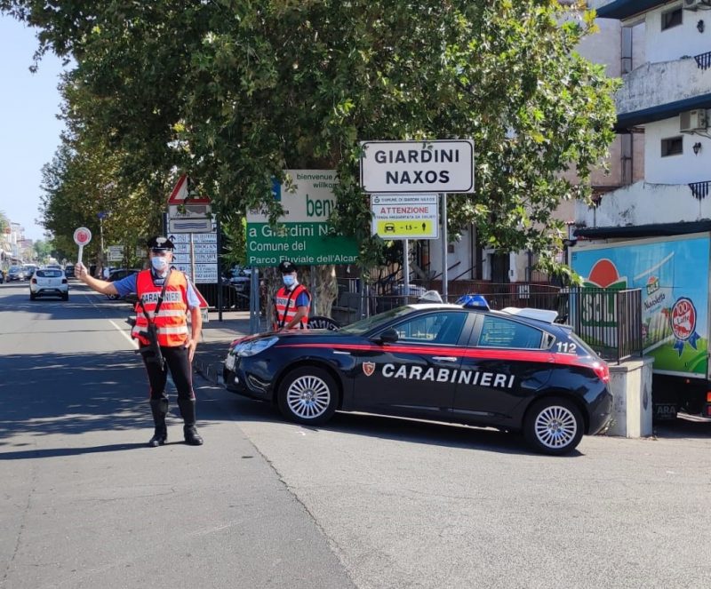 Giardini Naxos, avrebbe abusato sessualmente di due giovani colleghi: 38enne arrestato