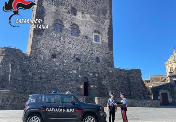 Tenta di uccidere il vicino: arrestato dai carabinieri un 66 pregiudicato VD