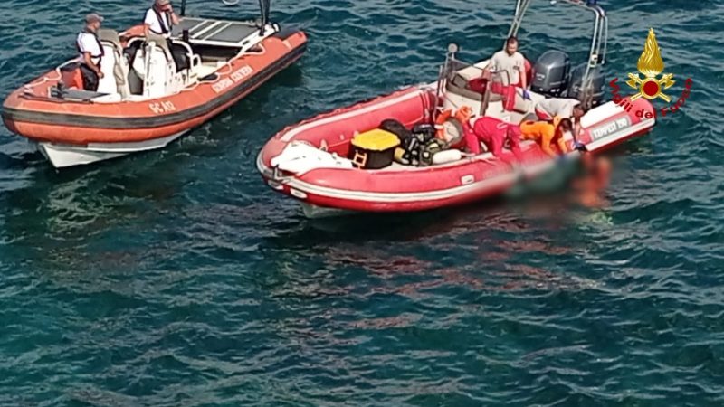 Cadavere in mare nella zona della Scogliera VIDEO