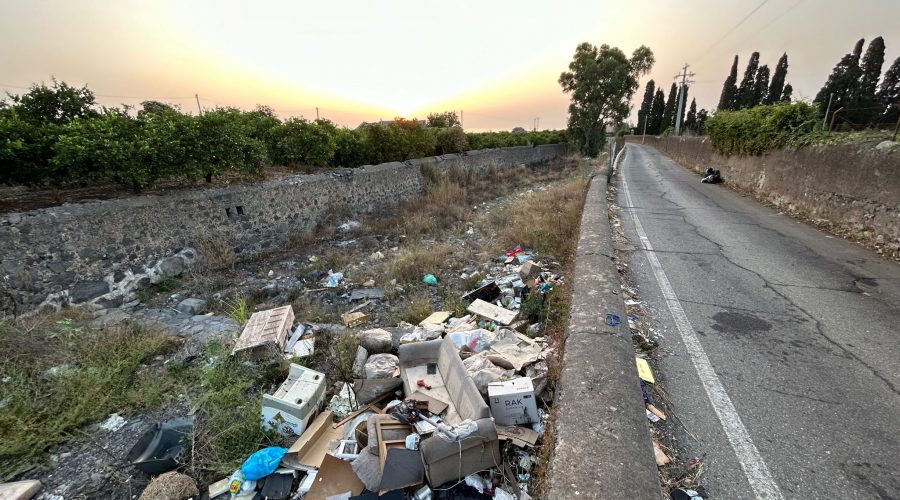 Allarme rifiuti nocivi nel Macchia. Criticità igienico sanitarie a Riposto, nel torrente Torre