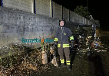 Riposto, a fuoco un camper: esplode una bombola gpl VIDEO