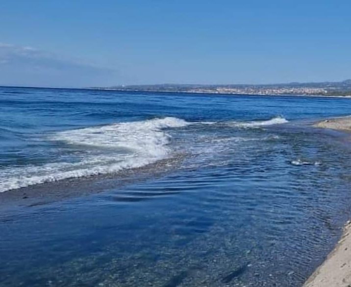 Inquinamento Fondachello, blitz del sindaco Messina nella foce dell’Alcantara VIDEO