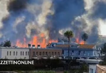 Giarre, vasto incendio alle spalle della tribuna centrale dello stadio di atletica   VIDEO