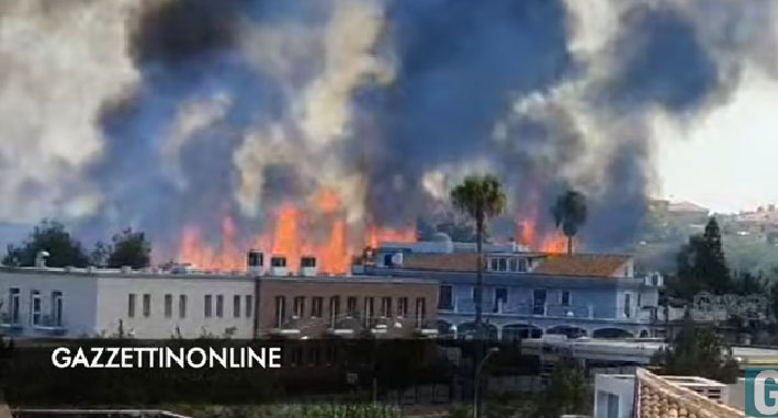 Giarre, vasto incendio alle spalle della tribuna centrale dello stadio di atletica   VIDEO