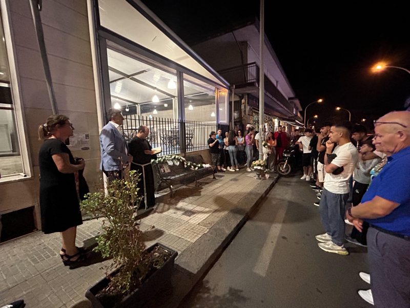 Giarre, inaugurata in corso Messina la panchina di Mattia  VIDEO