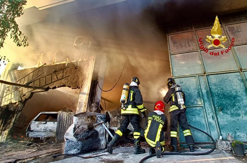 Santa Venerina, Divampa Incendio In Una Casa. Indagini Sulle Cause Del ...