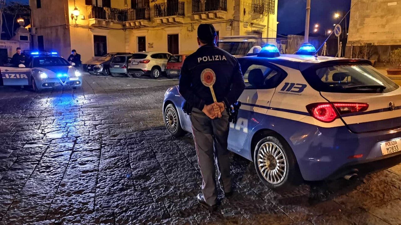 Acireale, controlli a tappeto della polizia. Sanzioni ad un locale