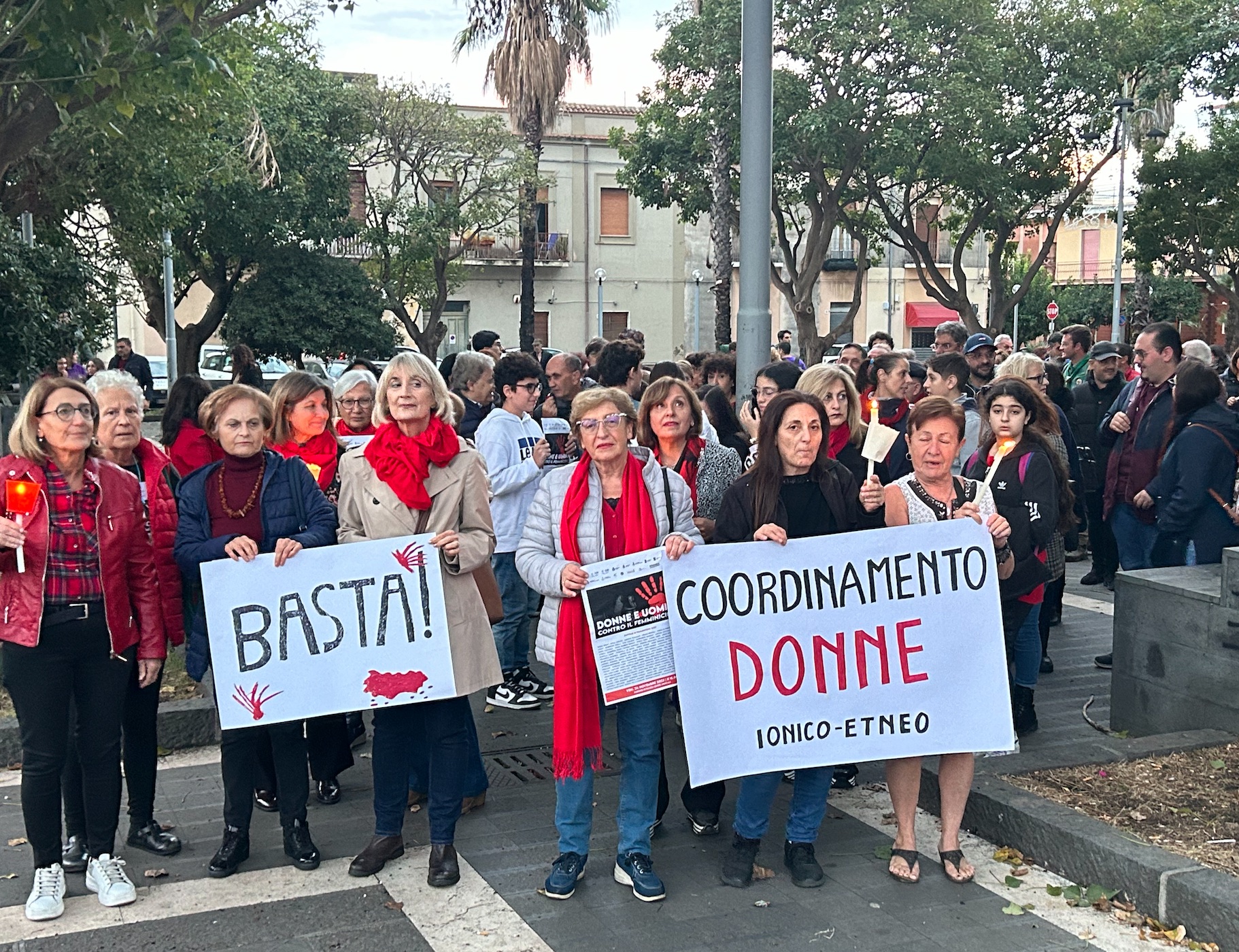 A Mascali, il corteo intercomunale contro i femminicidi VIDEO