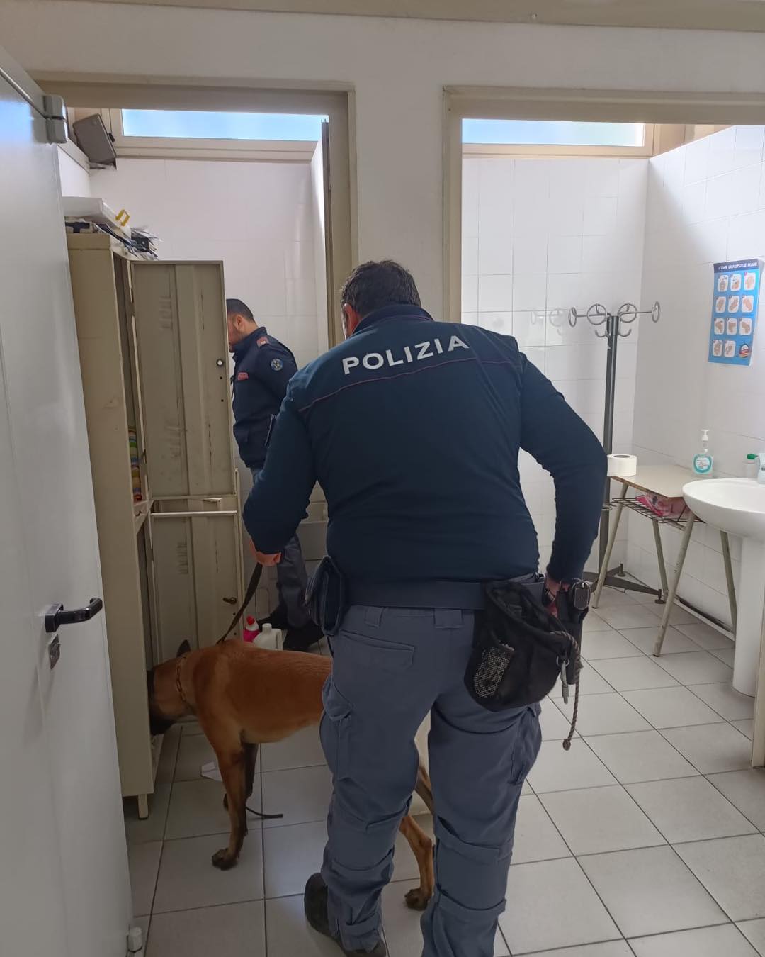 Beccato Da "Pablo" Con Quasi 1 Kg Di Droga In Casa: Manette Per Un ...