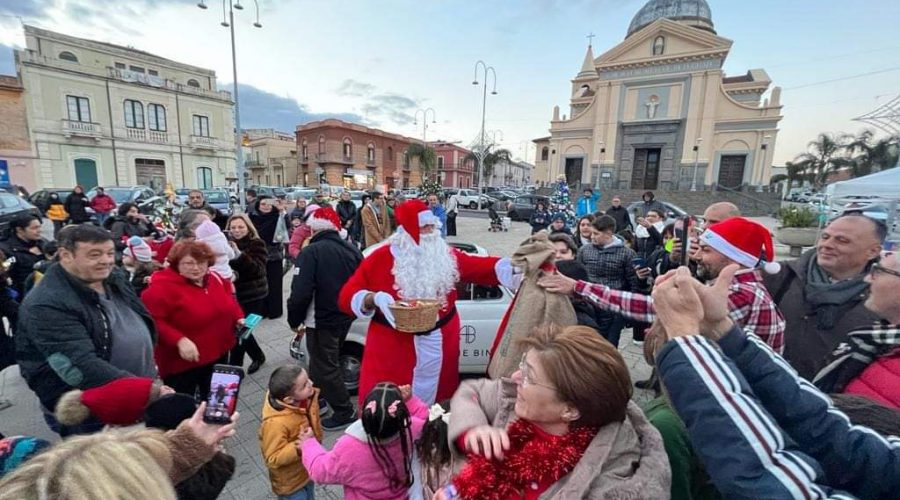 Mascali, successo per la 4 edizione dell’Albero in piazza