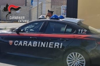 Nasconde la merce rubata in un doppiofondo: arrestato