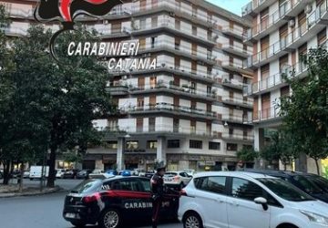 Controlli dei carabinieri: 1 arresto ad Acireale per droga. Denunciati un commerciante ed un meccanico abusivo