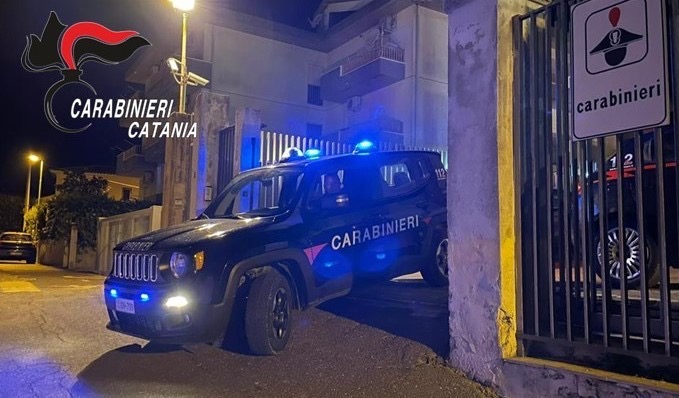 Evade dai domiciliari ma i Carabinieri lo riconoscono