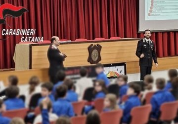 I Carabinieri all'Istituto Parini per promuovere la cultura della legalità tra i giovani studenti