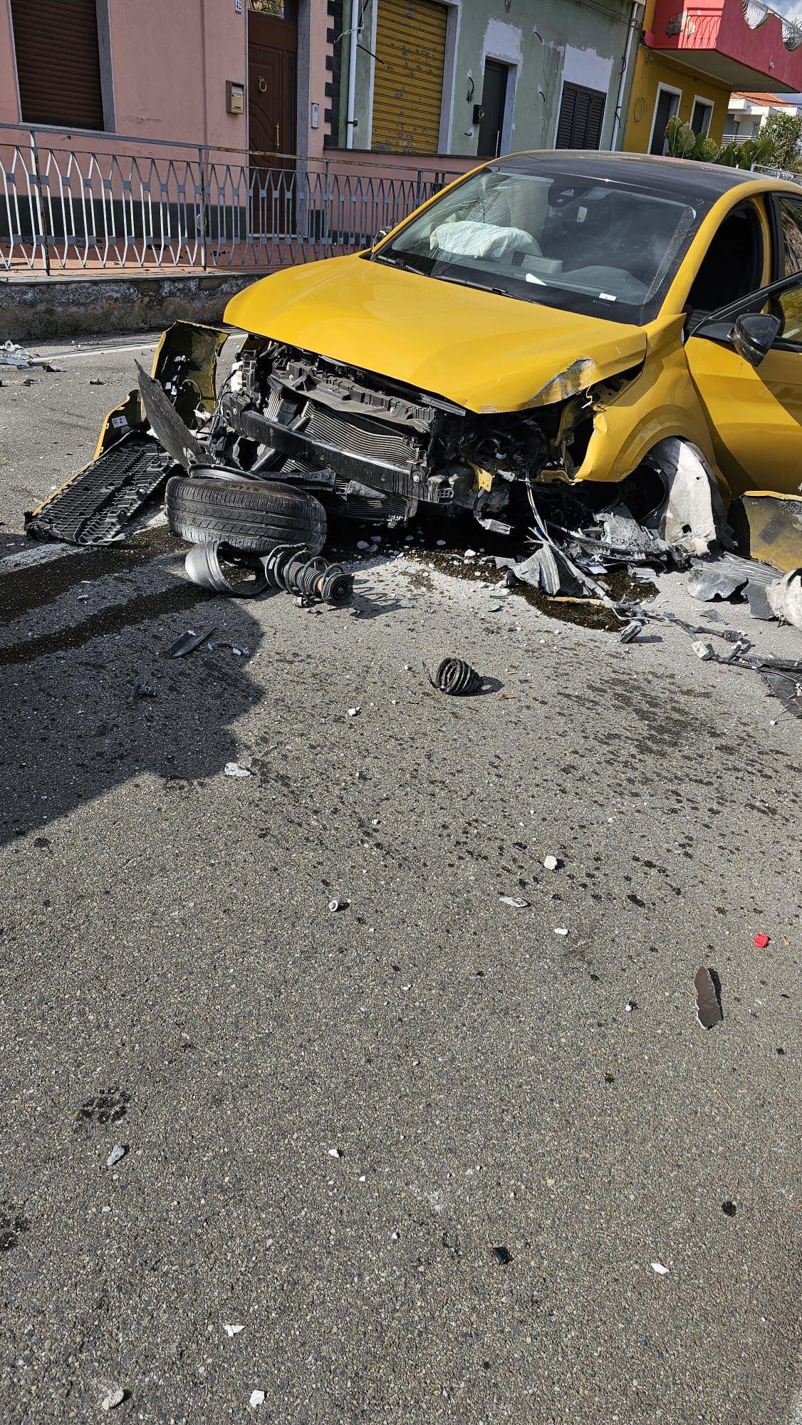 Giarre, incidente lungo la Strada 11 per Carrubba: 1 ferito