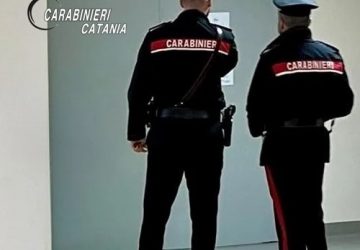 Minaccia i Carabinieri per “difendere” l’inciviltà del figlio: denunciato