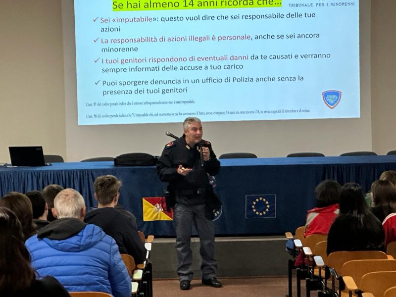 Giarre, conferenza sul bullismo e cyberbullismo con la Polizia postale per un uso consapevole del web