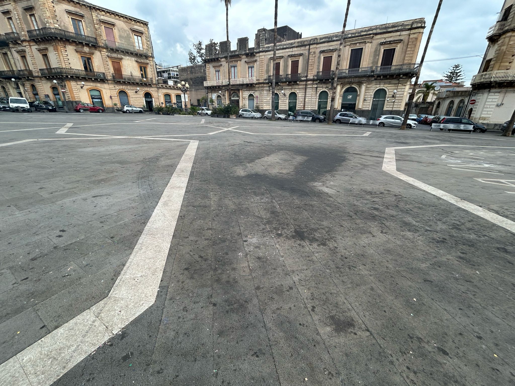 Giarre, piazza Duomo ridotta a “Suk” a cielo aperto