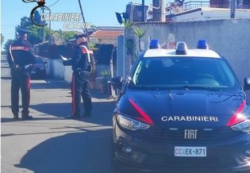 Furto aggravato di generi alimentari ed elettrodomestici: due arresti