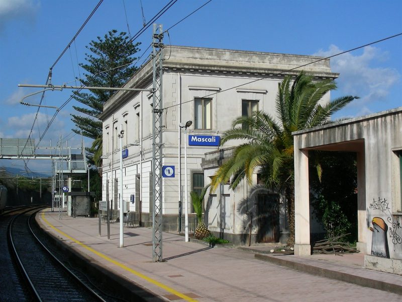 Mascali, vistose carenze nella stazione ferroviaria. Il vice sindaco Musumeci avvia interlocuzioni