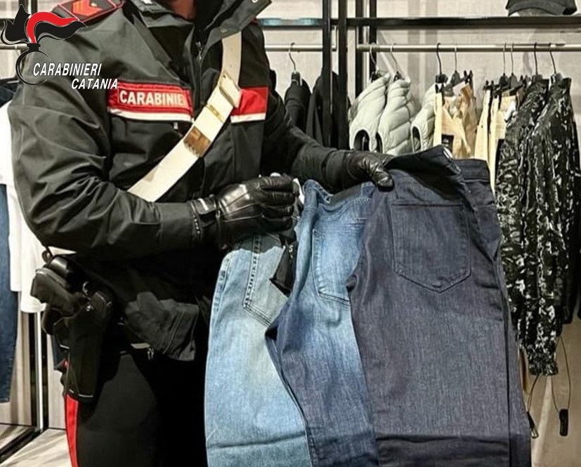 Arrestato dai Carabinieri ladro seriale di abiti griffati