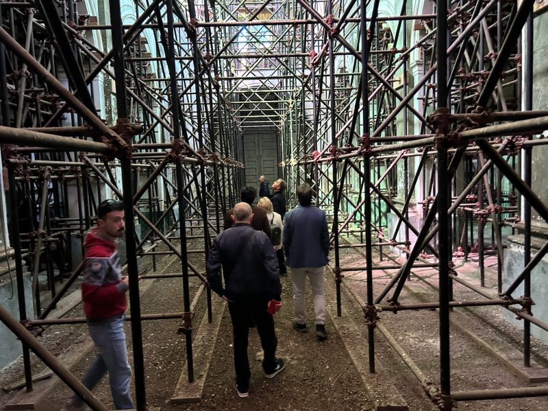 San Leonardello, sopralluogo nella chiesa chiusa dal 1998. Flebile speranza per un restauro