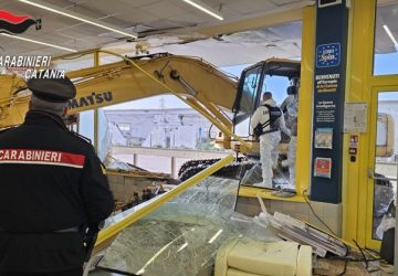 Fallito furto con “spaccata” al supermercato: sventato dai Carabinieri