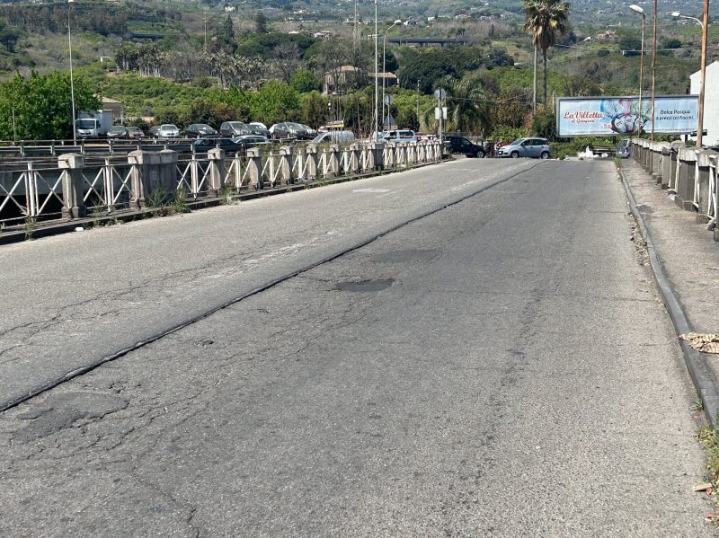 Giarre, ingresso Nord della città: dislivelli sul manto stradale e paralisi nelle ore di punta