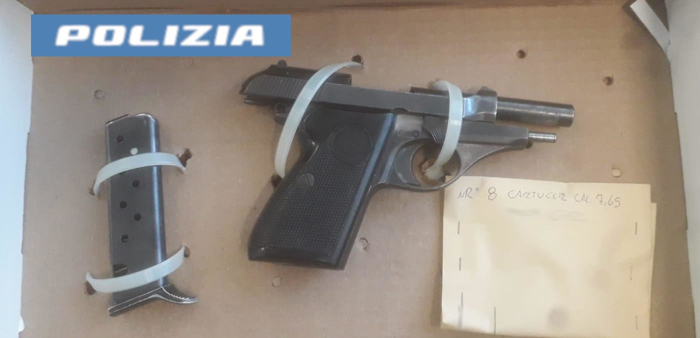 Girava con una pistola con matricola abrasa: arrestato dalla polizia