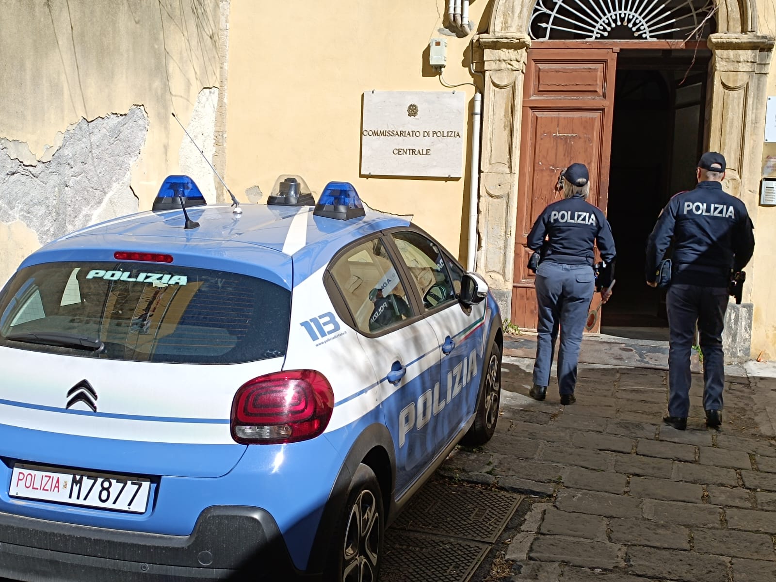 Rubano una bicicletta: denunciati