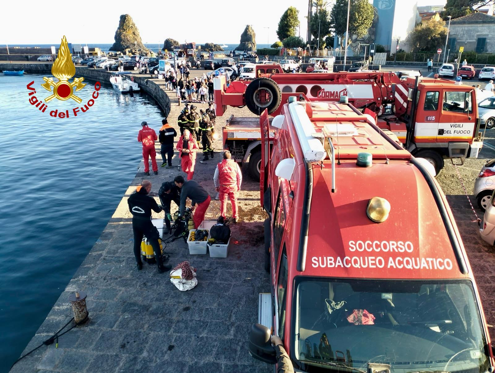 Acitrezza, auto finisce in mare, grave  un 62enne