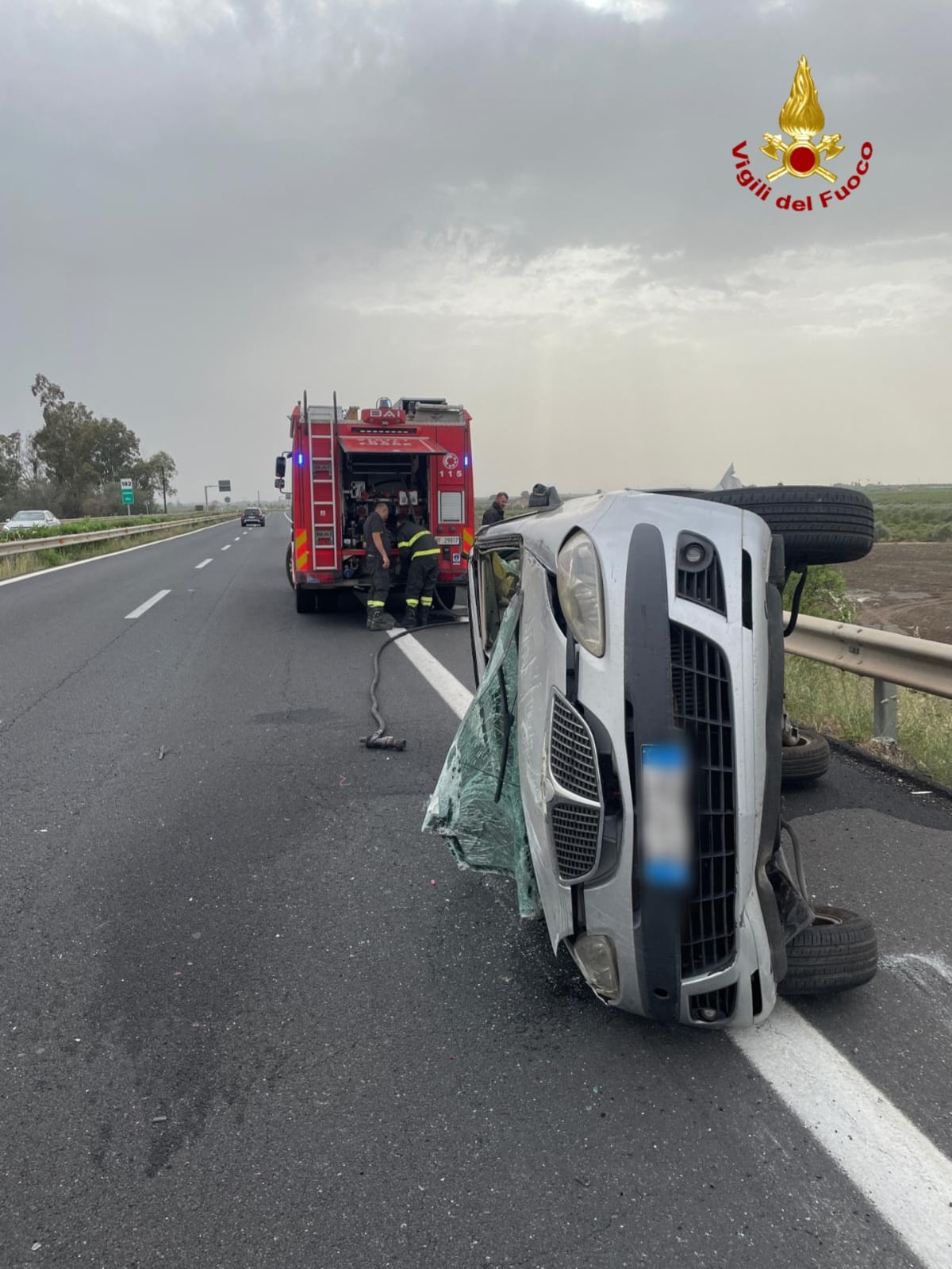 A19, Auto si ribalta tra Motta e Gerbini