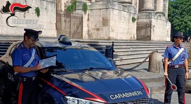 Pusher minorenne arrestato dai Carabinieri mentre spaccia