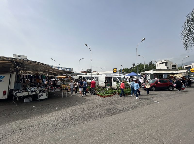 Giarre, piace il mercato del giovedi nel sito di via Fratelli Giuffrida