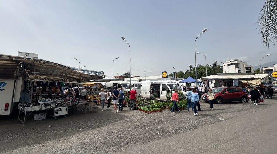 Giarre, piace il mercato del giovedi nel sito di via Fratelli Giuffrida