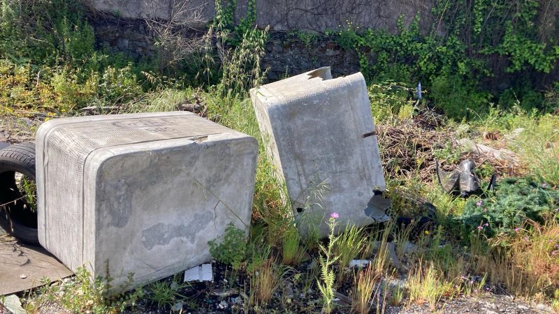 Giarre, allarme eternit nel greto del torrente Macchia. Diffida della Prefettura