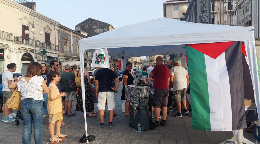 Giarre, in piazza Duomo il Comitato per la Palestina VIDEO