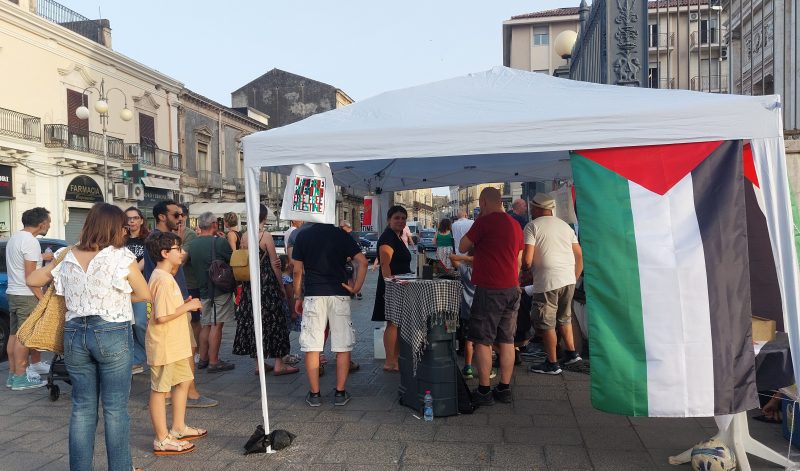 Giarre, in piazza Duomo il Comitato per la Palestina VIDEO