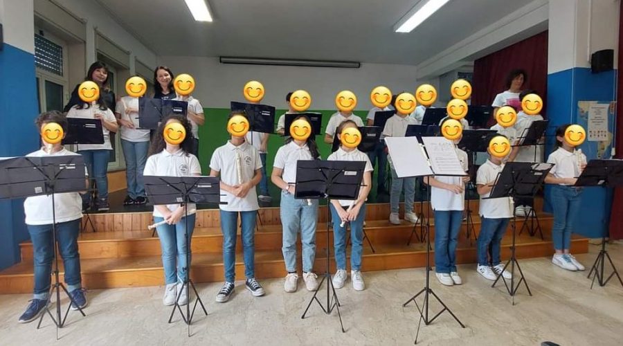 Giarre, il I I.C. “G. Russo” saluta l’anno scolastico tra canto e musica!