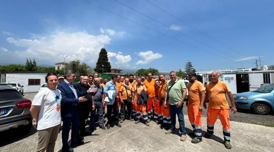 Giarre, sindaco Cantarella in visita al cantiere dell’Igm: “Raggiungere il 70% nella differenziata”