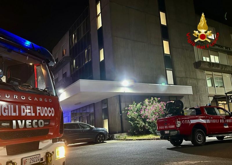 Divampa incendio nel reparto di Ostetricia dell’ospedale di Acireale