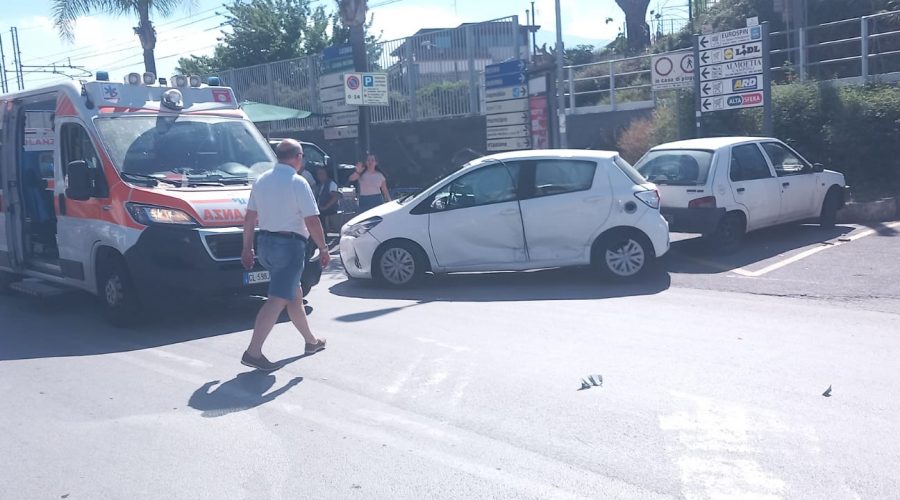 Giardini Naxos, collisione tra ambulanza in soccorso e una vettura