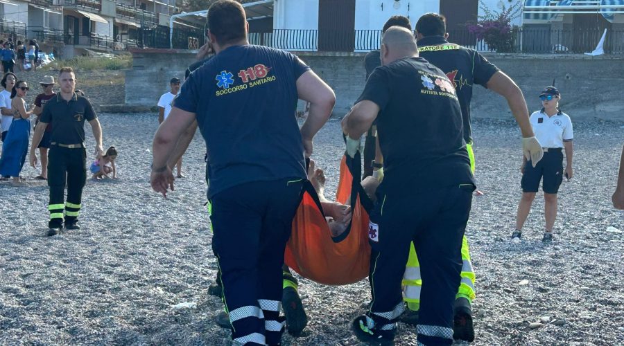 Tragedia sfiorata nello specchio d’acqua antistante Sant’Anna VIDEO