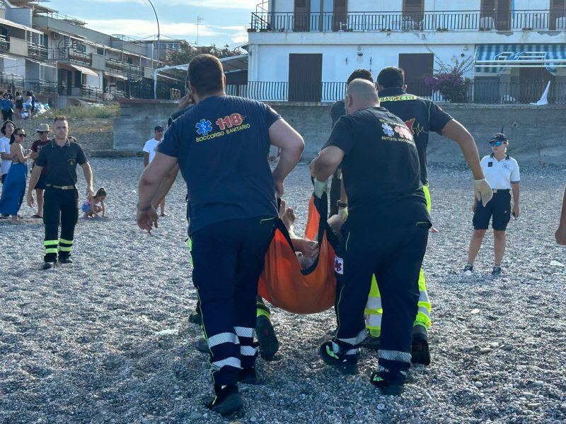 Tragedia sfiorata nello specchio d’acqua antistante Sant’Anna VIDEO