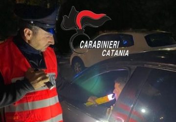 Guida in stato di ebbrezza e controlli con l’etilometro: i Carabinieri denunciano un 25enne