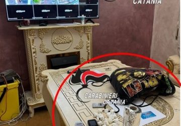 I Carabinieri arrestano un altro “team” di spacciatori in appartamento