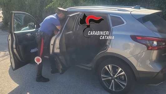 In tasca i soldi, in auto e a casa la droga: i Carabinieri arrestano un giovane pusher