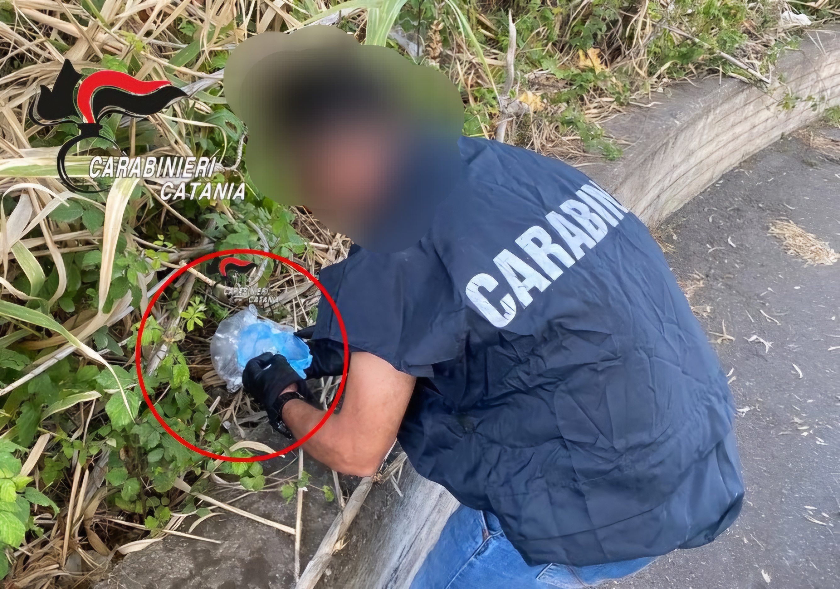 Rifornisce i clienti alla guida di uno scooter, giovane pusher arrestato dai Carabinieri