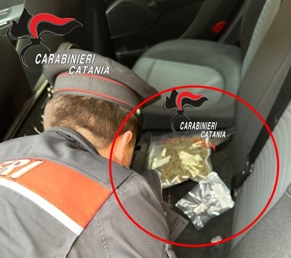 Balbetta ai Carabinieri che gli trovano la “droga” addosso: arrestato