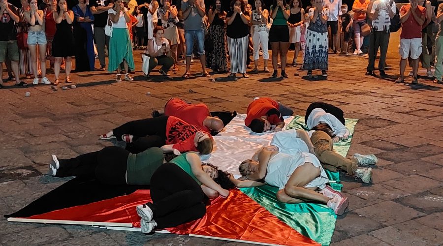 Torre Archirafi, flash mob per la Palestina VIDEO